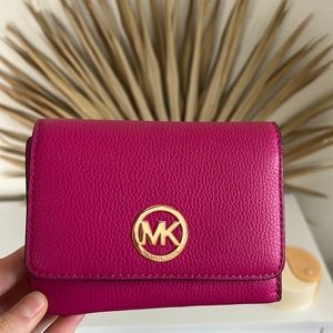 ✨ Must Sell ✨ Michael Kors pink wallet